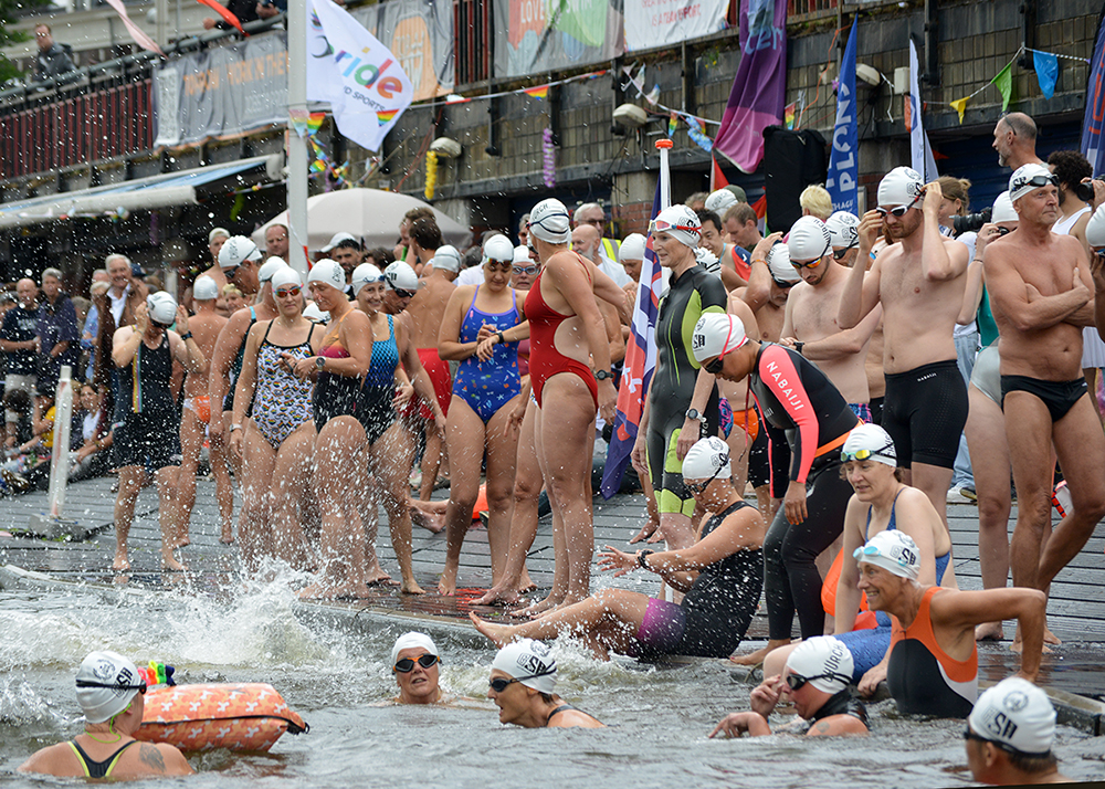 LoveSwim 2026: Unity in het water tijdens World Pride